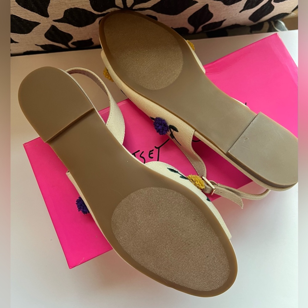 NEW & RARE Betsey Johnson Eyrica Natural Canvas Floral Garden Party Flat Shoe - Picture 10 of 12